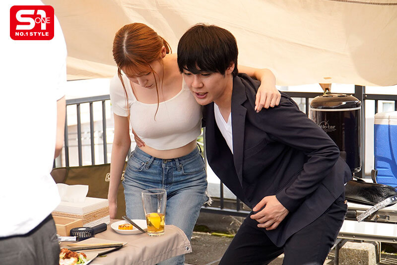 笹倉彩(笹仓彩)作品SONE-953发布!酒后变超随便的巨乳OL,在公司烤肉会上对所有员工双腿大开-图片4