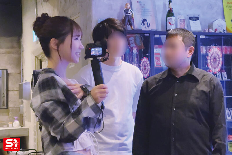 狂搭讪素人男子的「深沟美乳妹」,在最棒时机出手...果然全中!